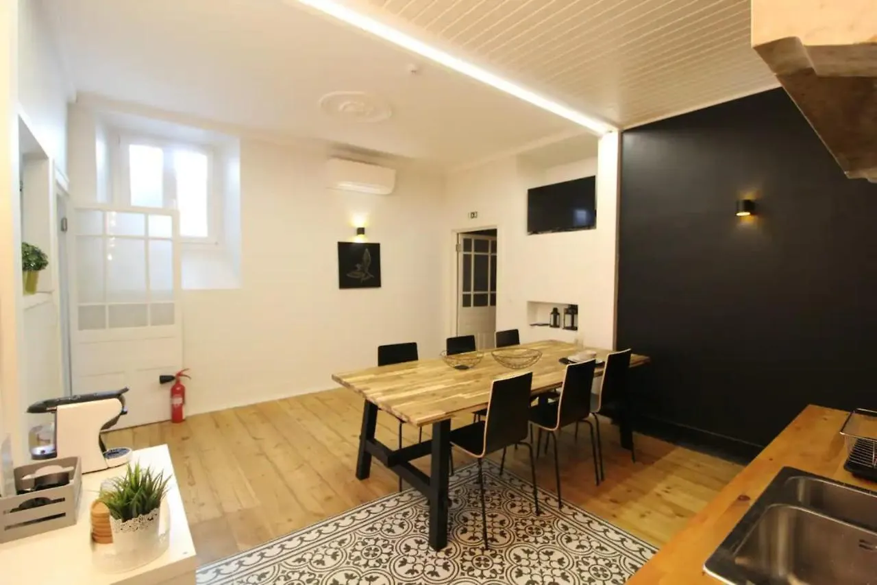Peaceful 2Bedrooms W Patio In Lisboa