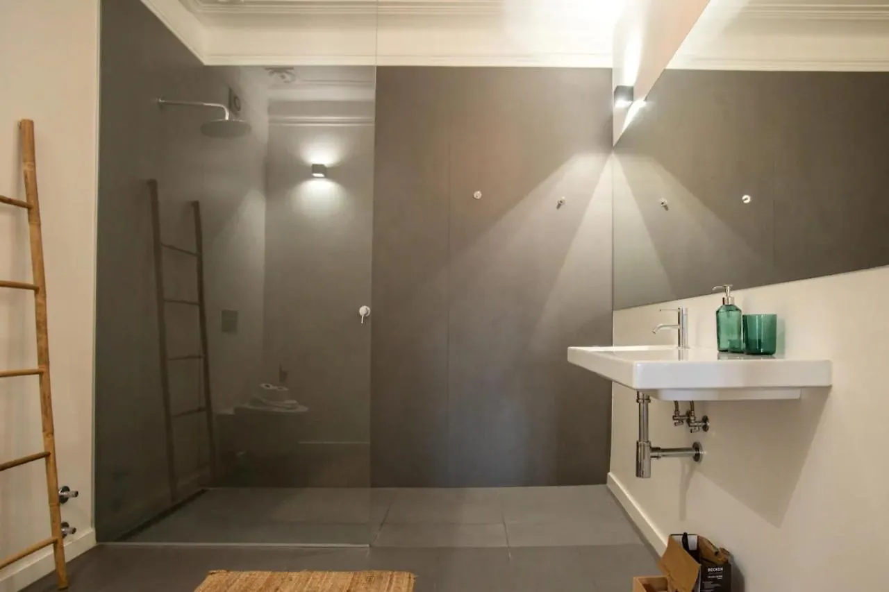 Peaceful 2Bedrooms W Patio In Lisboa Portugal