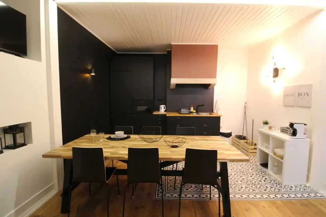 Peaceful 2Bedrooms W Patio In Lisboa Portugal
