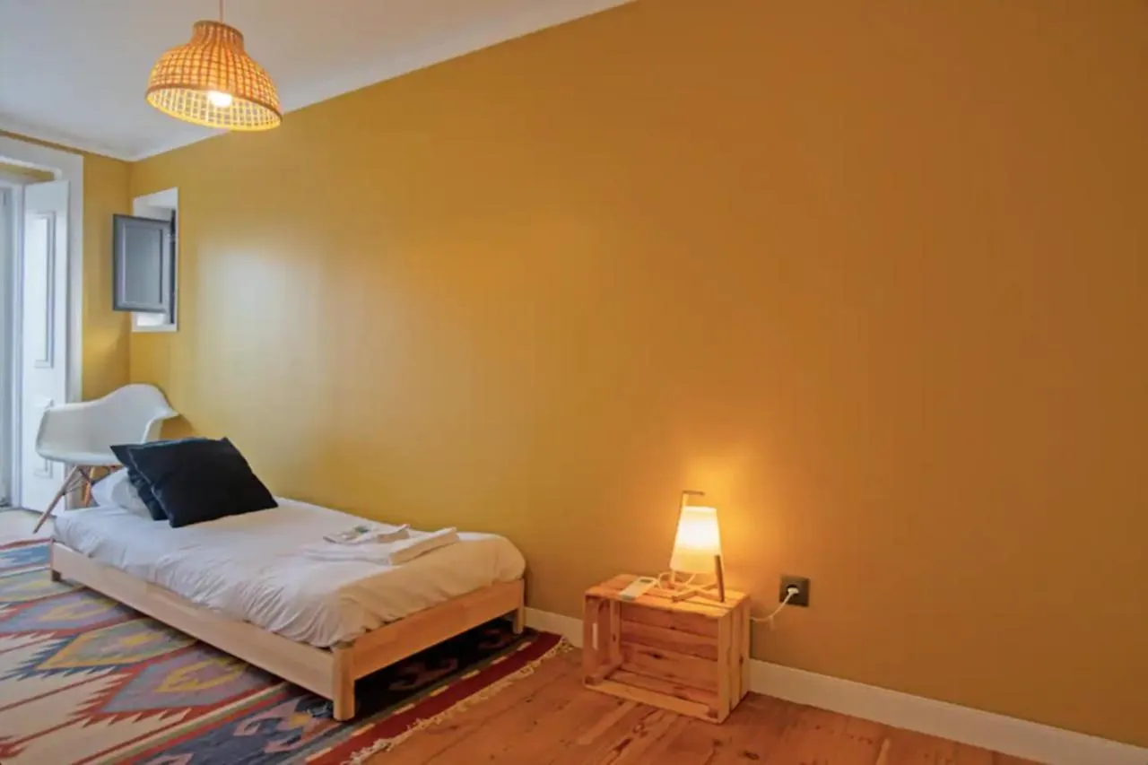 Peaceful 2Bedrooms W Patio In Lisboa Lissabon